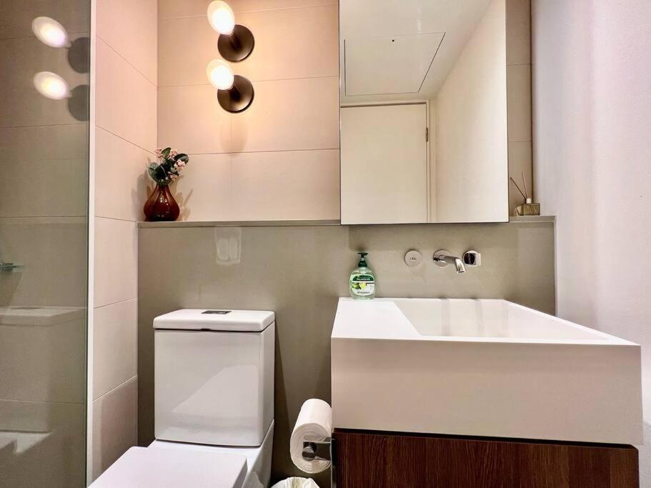 Highrise Best Location 2Baths Melbourne Exteriör bild